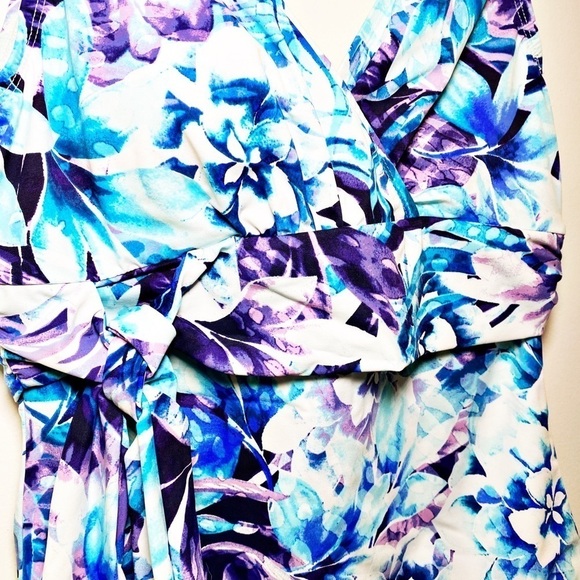 NWT TOMMY BAHAMA Floral Island Sculpt 1-Piece Swimsuit, Size 6 - Picture 8 of 12